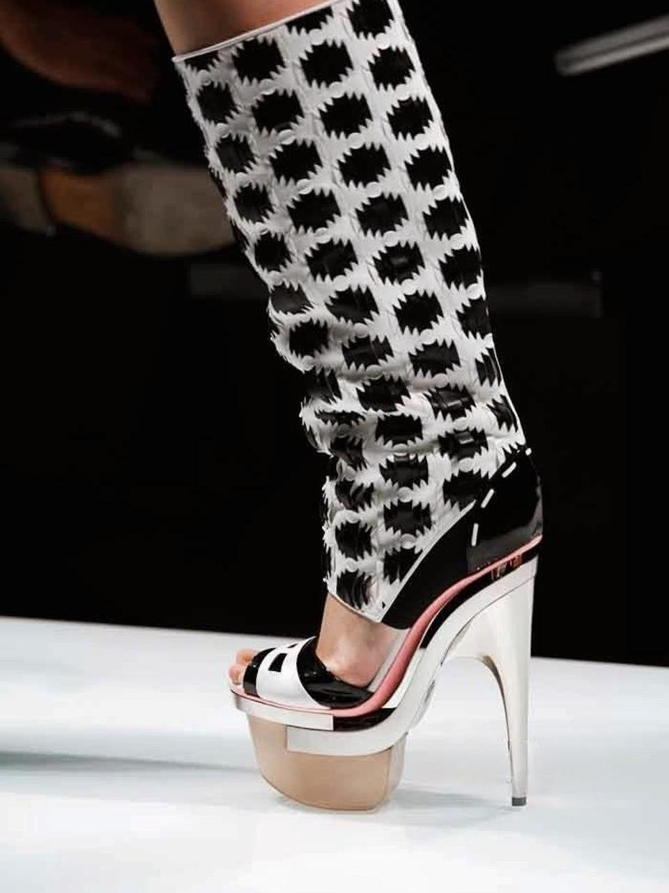 VERSACE S/S 2010 | EU 38